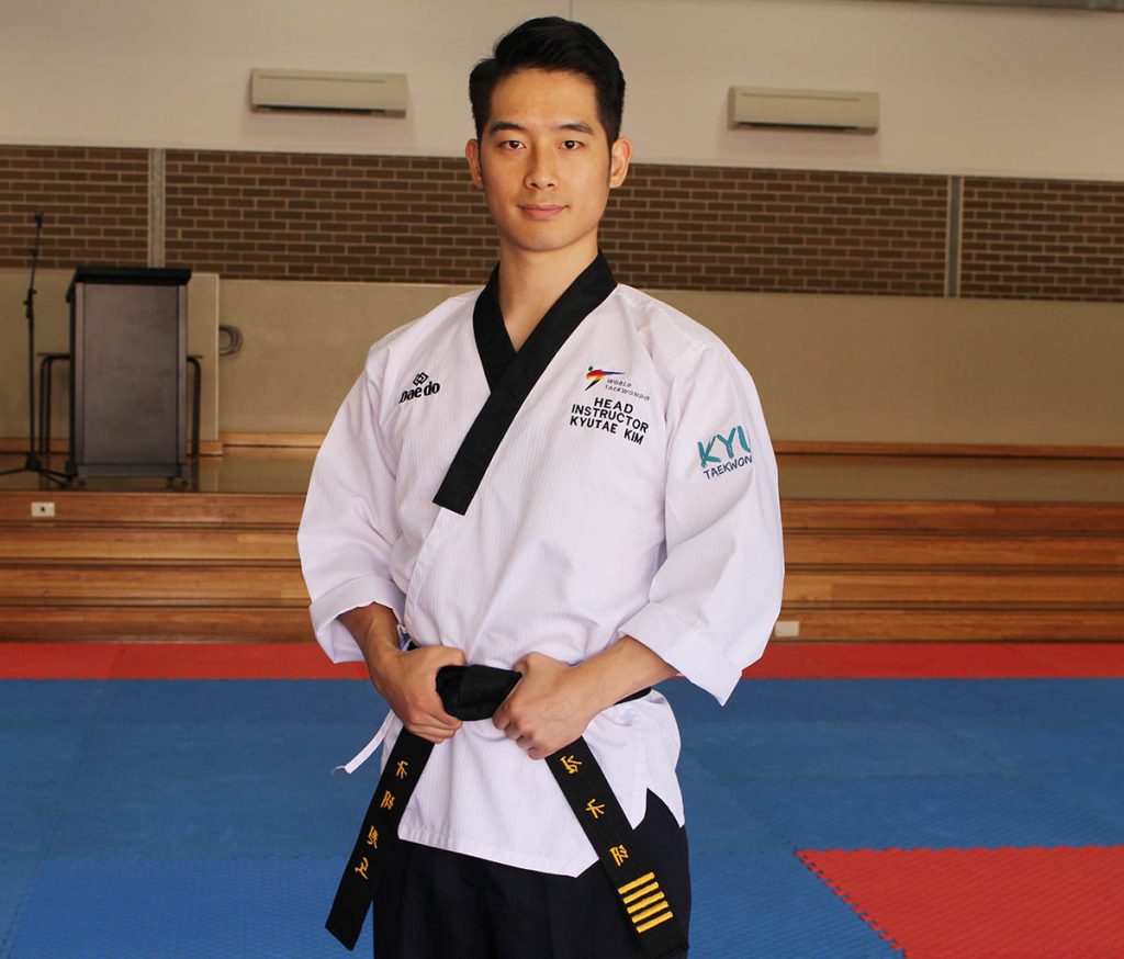 Master Mingyu Choe - Korean Taekwondo Expert teaching teens